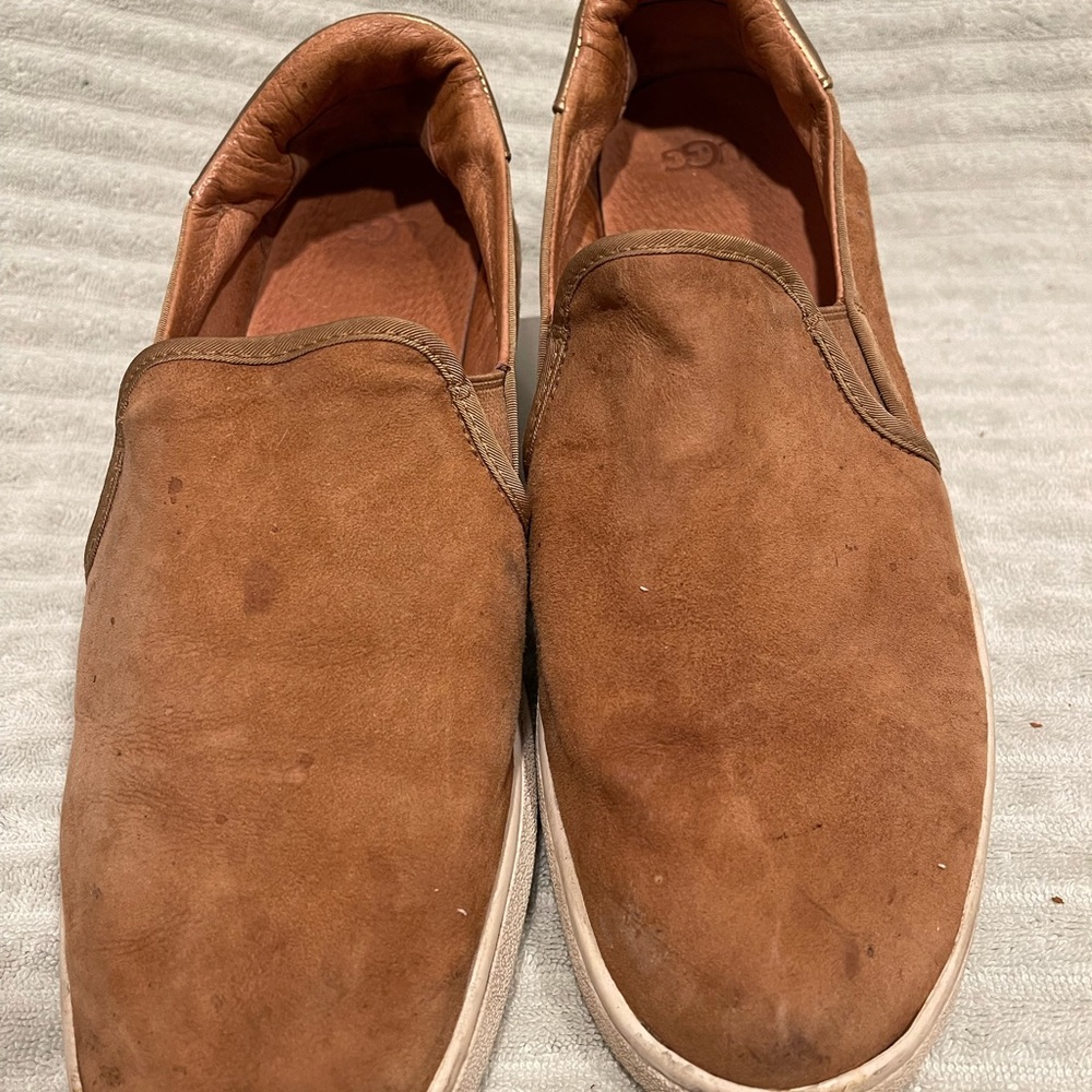UGG. casual suede sneakers. Women SZ 11